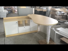 Nieuw ontwerp ziekenhuis kantoor tafel