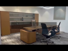 Houten L-vormige bureau