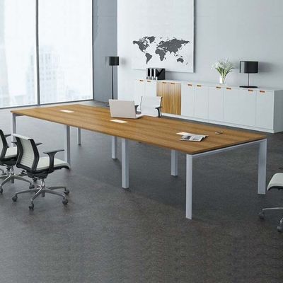 6-persoons vergadertafel met 25 mm houten bureaublad, krasbestendige afwerking en aanpasbare kleuren