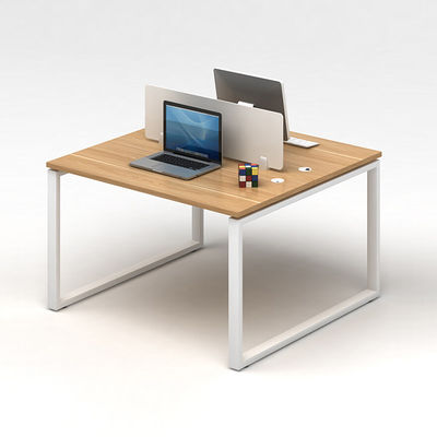 Op maat gemaakte MDF Office Workstation Desk voor Office 2 4 6 Persoon zitplaats