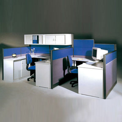 Eenvoudige 4 zitplaatsen modulaire privacy kantoor cubicle werkstation met bovenkast