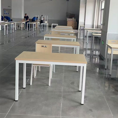 25 mm dik Melamine Board Office Computer Desk met witte metalen benen en 1200W*600D*750HMM Grootte