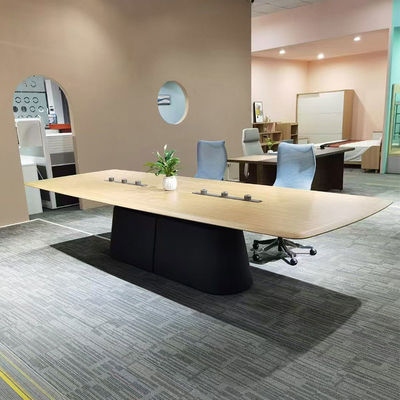 Houten vergaderruimte tafel en stoelen grote conferentietafel voor manager