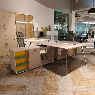 Kantoormeubelen Coworking Ruimtes Modulaire 4 zitplaatsen Mensen Open kantoor bureau